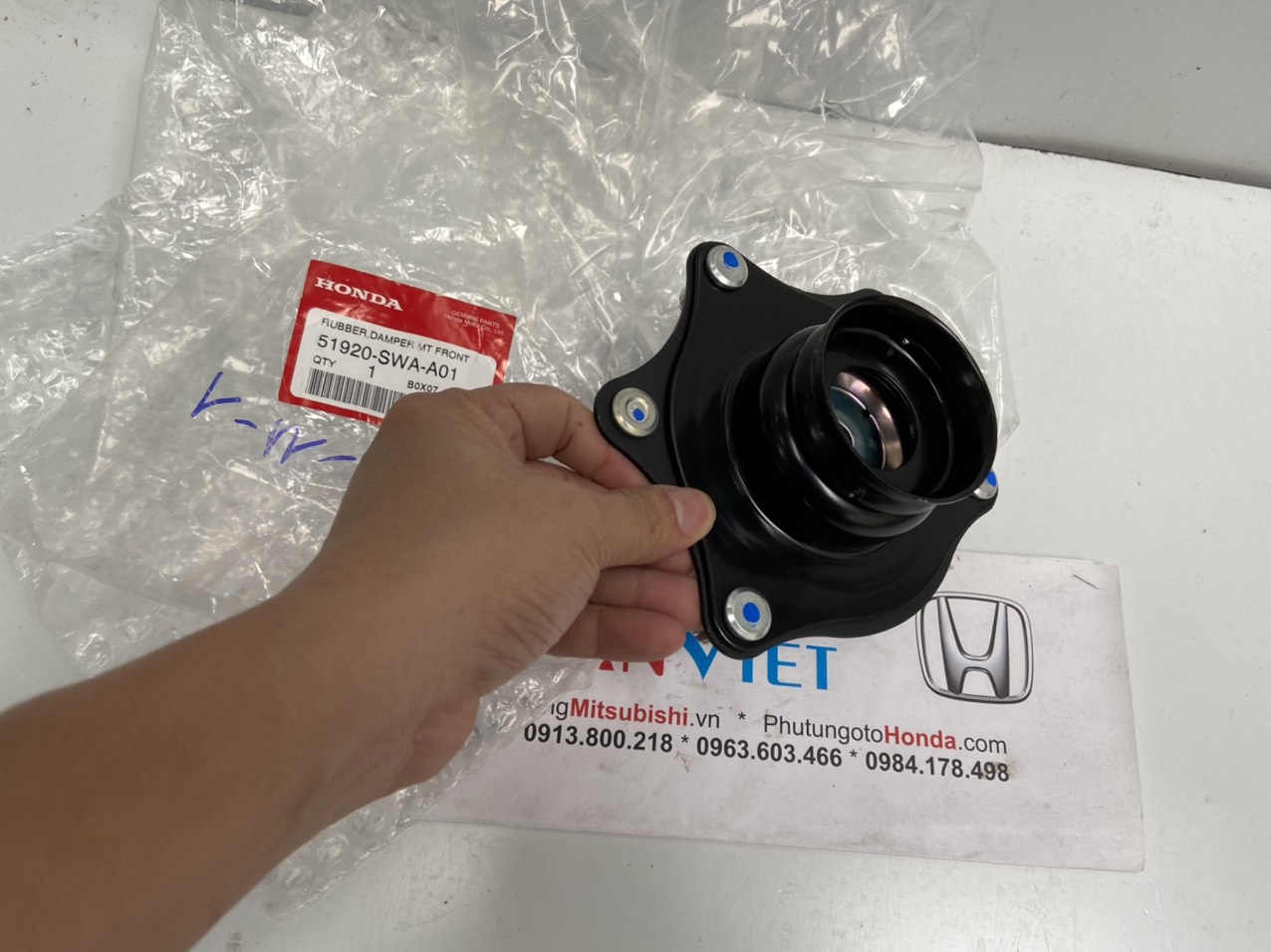 Bát bèo giảm xóc xe Honda CRV 2014 